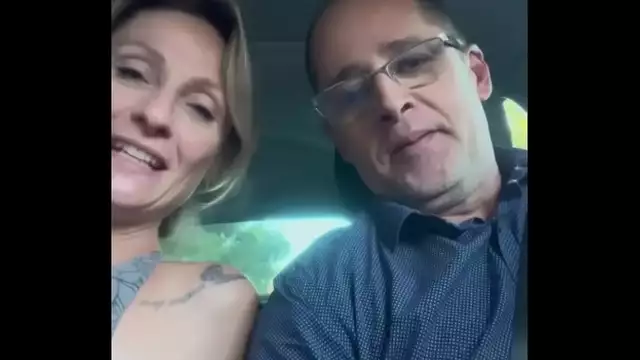 madura con gafas follada duro por todos sus agujeros