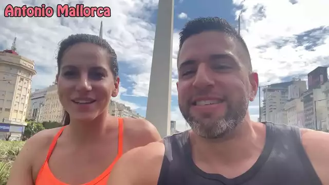 comparte habitacion con su hijo y abre su cono para que la folle