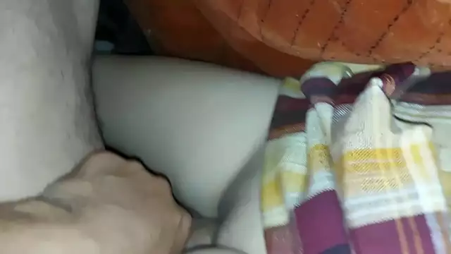 Madura Señora se cuela en la cama para la medianoche Fuck Sesión ~ Real Estudiante Chica Porno Video