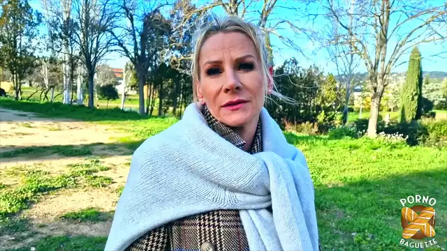 Milf madura explora el casting para adultos en un vídeo lleno de vapor